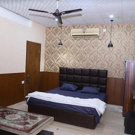 Hotel Aashirvad Faridabad Dış mekan fotoğraf