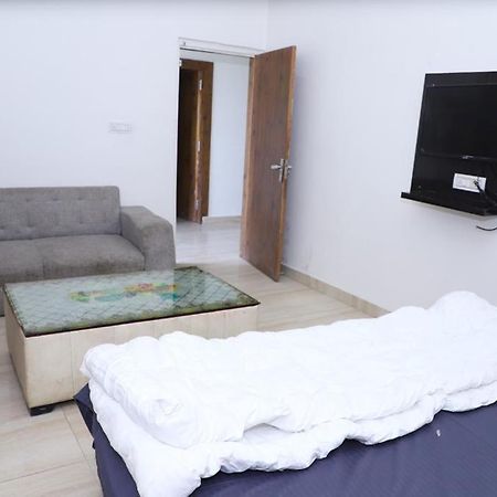 Hotel Aashirvad Faridabad Dış mekan fotoğraf