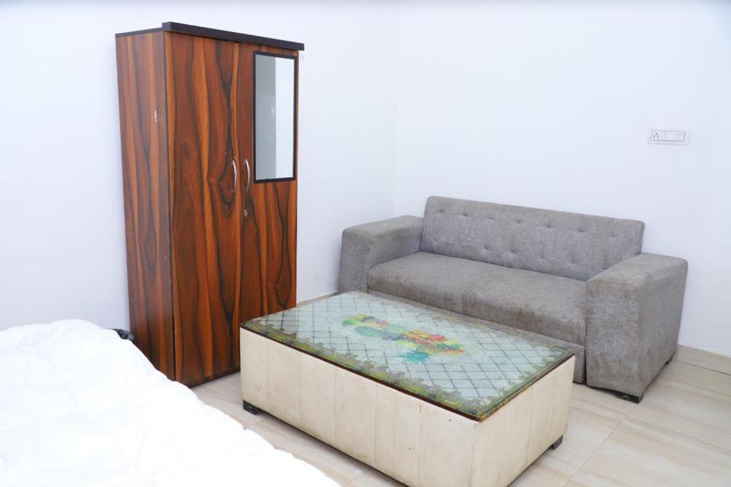Hotel Aashirvad Faridabad Dış mekan fotoğraf