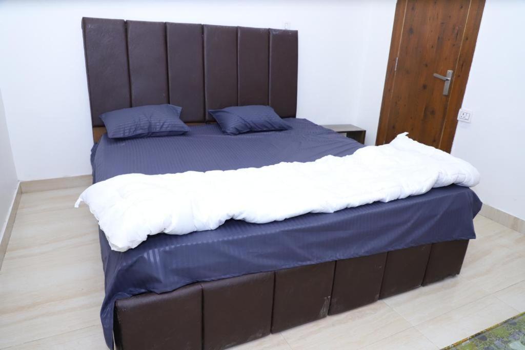 Hotel Aashirvad Faridabad Dış mekan fotoğraf