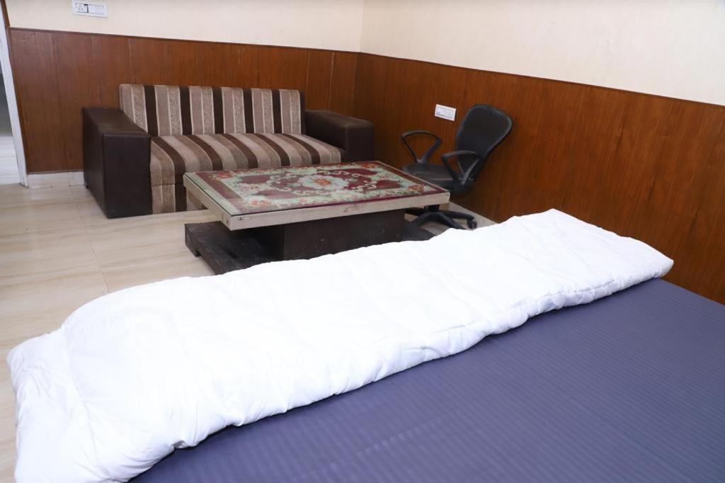 Hotel Aashirvad Faridabad Dış mekan fotoğraf