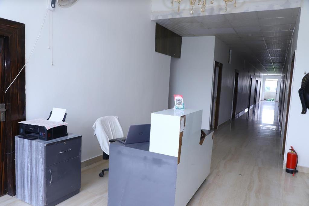 Hotel Aashirvad Faridabad Dış mekan fotoğraf